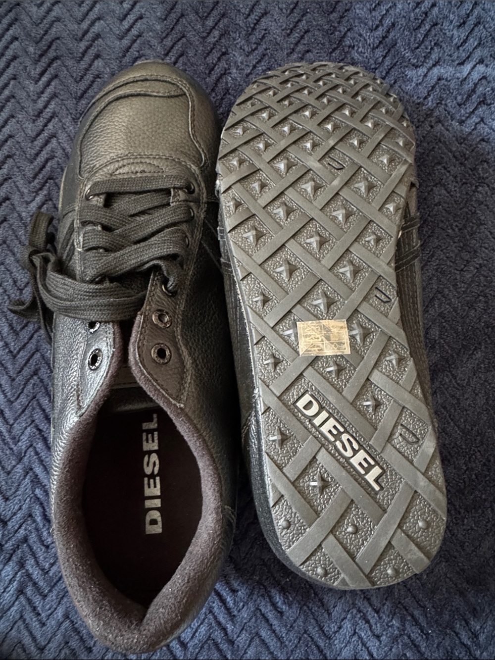 NWT, Men’s Diesel Black Leather Lace-Up Sneakers - Picture 2 of 2